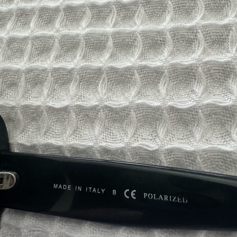 CHANEL Black Oversized Sunglasses - Picture 5 of 9